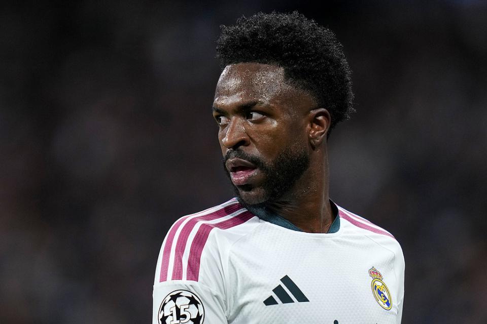 维尼修斯尴尬？禁赛后皇马西甲2连胜！发4个“笑哭”表情回应绝杀巴萨